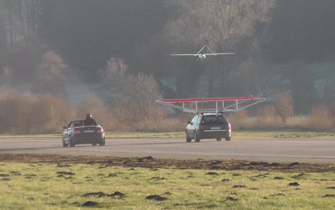 Incredible computer-controlled drone lands on moving car